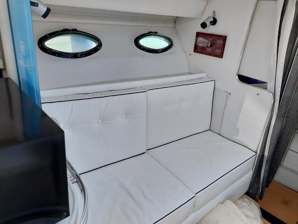L Ile Sur Mer Empuriabrava Botel